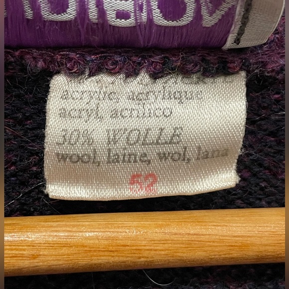 Vintage 1980s Budibon Wool Blend Knitted V-Neck Sweater, Fits L/XL, Rich Maroon - Picture 4 of 8